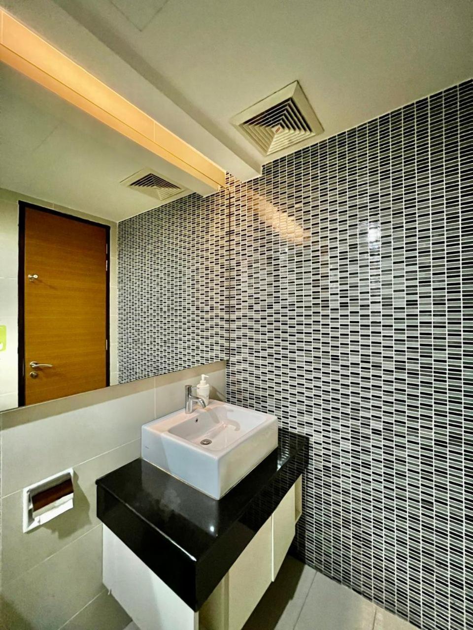 Couple Suite At Casa Residency 5 Mins Walk To Lrt, Jalan Alor & Bukit Bintang 吉隆坡 外观 照片